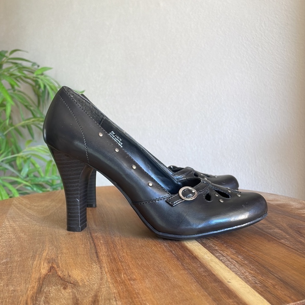 Unlisted Heels Women’s 8 Black Silver Rivets Flower Petal Cutouts Classic Sturdy - Picture 5 of 14